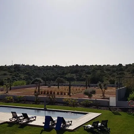 Carvoeiro Sleeps 6 With Pool Air Con And Wifi