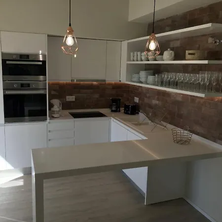 Вилла Carvoeiro Sleeps 6 With Pool Air Con And Wifi Карвоейру