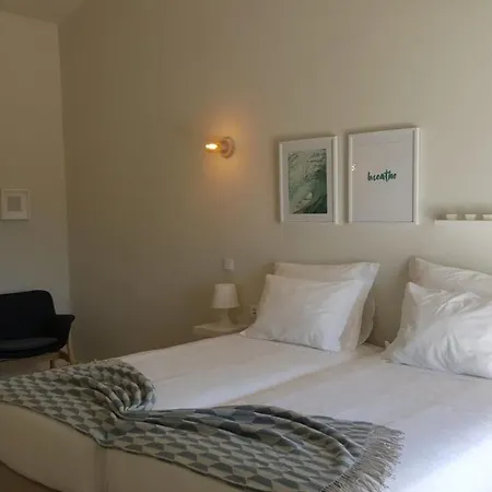 Вилла Carvoeiro Sleeps 6 With Pool Air Con And Wifi *