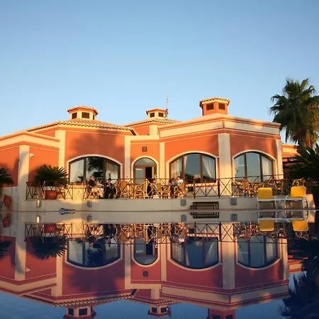 Вилла Carvoeiro Sleeps 6 With Pool Air Con And Wifi Карвоейру