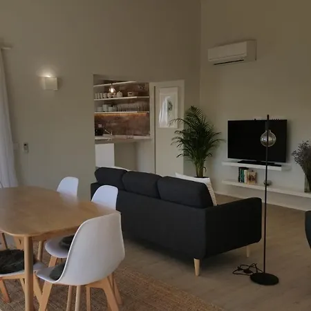 Carvoeiro Sleeps 6 With Pool Air Con And Wifi
