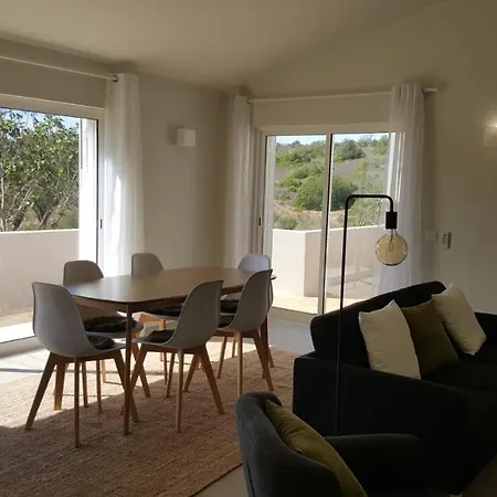 Carvoeiro Sleeps 6 With Pool Air Con And Wifi
